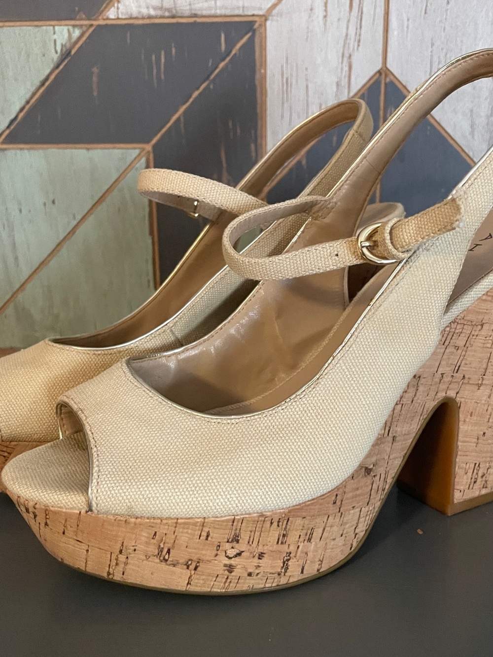 Tahari Misha Beige Canvas Cork Platform Slingback Peep Toe Heels 7.5 M